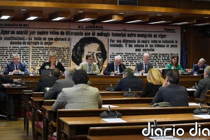 La esposa de Santos Cerdán rechaza declarar en el Senado alegando que su marido está siendo investigado