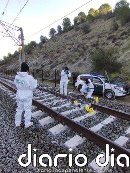 La Guardia Civil confirma la rotura de la vía 22 horas antes del siniestro de Adamuz, pero no saltó la alerta en Adif Archivo - Agentes de la Guardia Civil inspeccionan un punto de rotura de la vía del tren donde descarrilaron los dos trenes de alta velocidad en Adamuz (Córdoba).