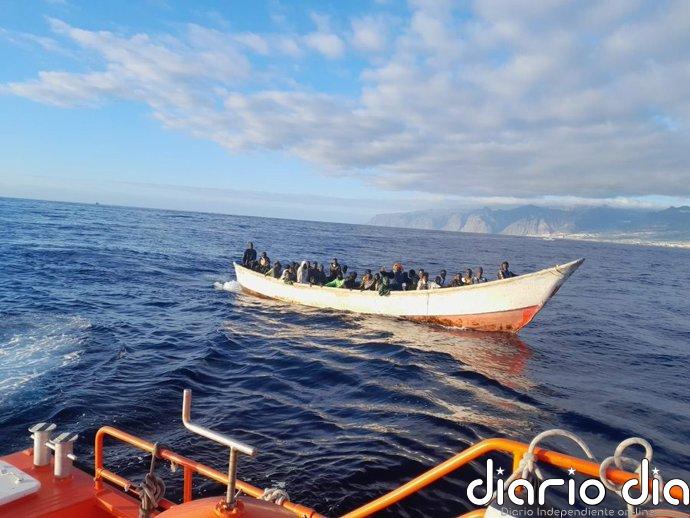 La Guardia Civil rescata a 27 magrebíes que han llegado en dos pateras a las costas de Formentera