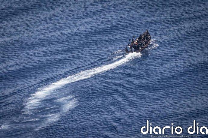 La Guardia Costera italiana recupera los cuerpos de 19 migrantes muertos en una embarcación frente a Lampedusa