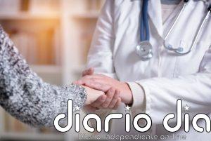 La Junta celebra que Andalucía reduce 40 días la espera para el especialista y deja de liderar la demora sanitaria