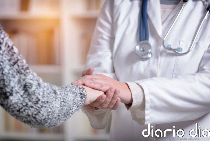 La Junta celebra que Andalucía reduce 40 días la espera para el especialista y deja de liderar la demora sanitaria