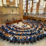 La migración volverá a centrar el Pleno de la Asamblea en una semana marcada por la regularización extraordinaria