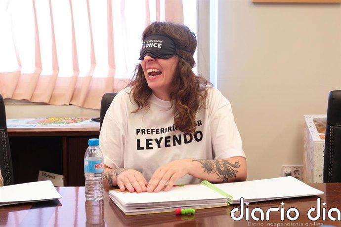 La ONCE y Grupo Planeta reivindican el acceso a la lectura para todas las personas con un "cuentacuentos a ciegas"