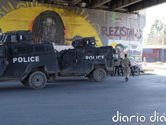 La Policía de Haití detiene a siete personas, incluidos cinco agentes municipales, por la estampida que dejó 25 muertes
