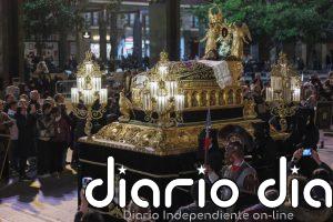 La procesión del Santo Entierro sobrecoge en el luto de Viernes Santo