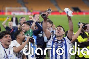 La Real ofrece a la afición la Copa en su recorrido por Gipuzkoa hasta llegar a Zubieta