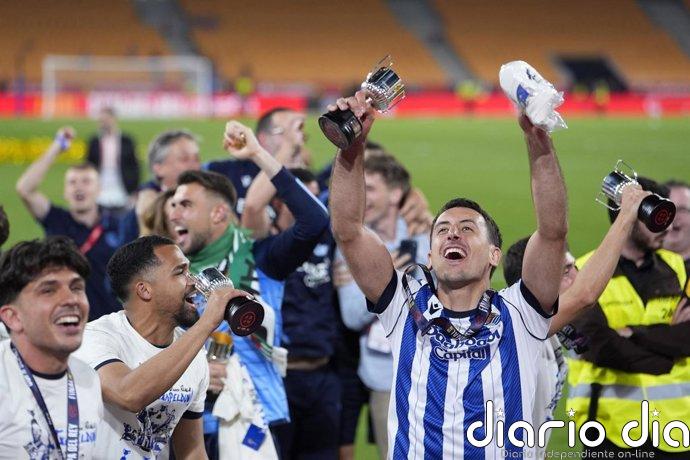 La Real ofrece a la afición la Copa en su recorrido por Gipuzkoa hasta llegar a Zubieta