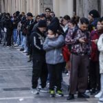 La regularización exigirá informe policial, pero su contenido no implicará automáticamente la denegación de autorización