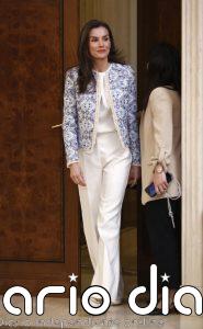 La Reina Letizia, lección de sostenibilidad al rescatar la chaqueta étnica de Mango que estrenó en 2013