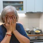 La soledad te hace empezar con peor memoria, pero luego el cerebro decae al mismo ritmo que el de los demás