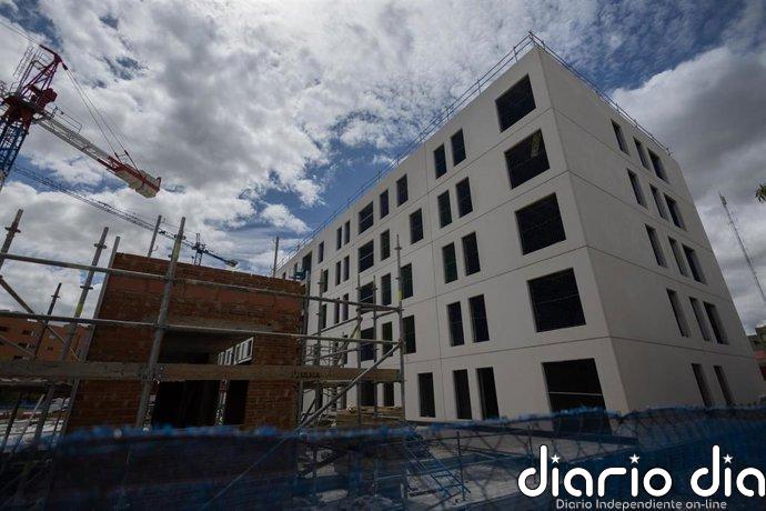 La superficie media de los pisos en la capital es de 83 metros cuadrados y la edad media de los bloques es de 50 años