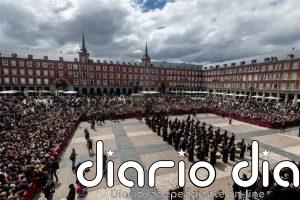 La tamborrada en la Plaza Mayor pone el broche final este Domingo de Resurrección a la Semana Santa en Madrid