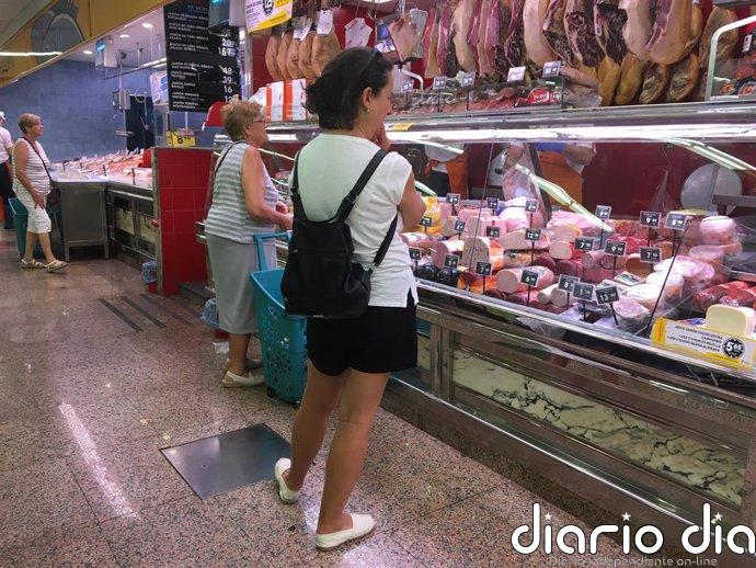 La tasa de ahorro de los hogares baja al 12% en 2025 tras disparar su gasto en consumo un 6,2%