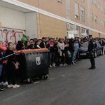 La tranquilidad de las sedes de Correos contrasta con las colas de ONG que atienden a migrantes para la regularización