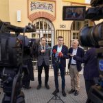 La víspera de que finalice el plazo para fijar coaliciones para el 17M acaba sin noticia de acuerdo entre IU y Podemos