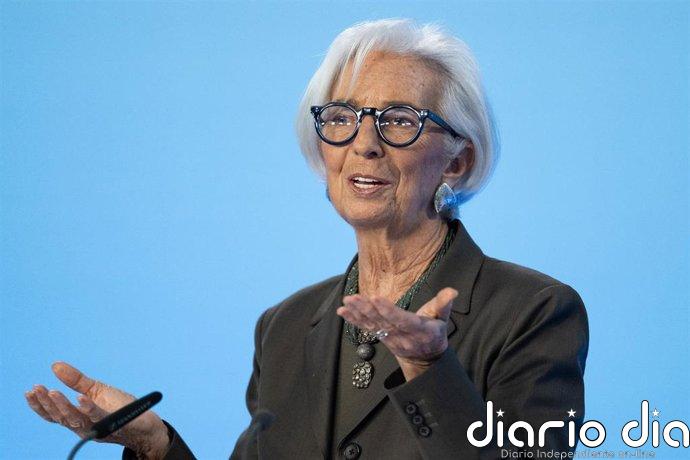 Lagarde (BCE) apuesta por una política monetaria "ágil", mientras la UE se acerca a un "escenario adverso"