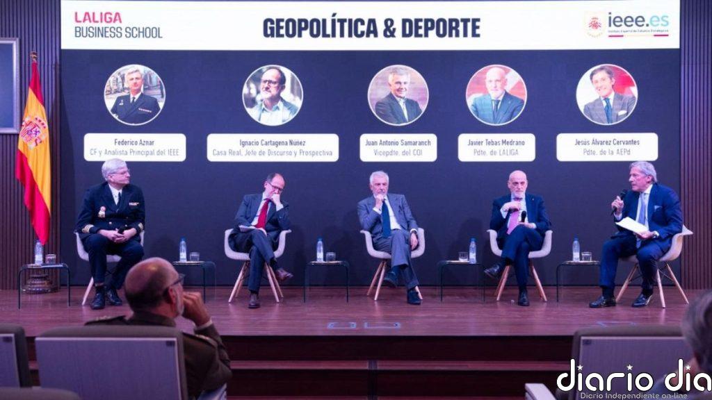 LaLiga y Ceseden sitúan el deporte en el centro del debate geopolítico internacional