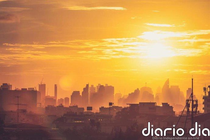 Las olas de calor, el frío extremo y las lluvias torrenciales disparan las enfermedades del corazón en mayores