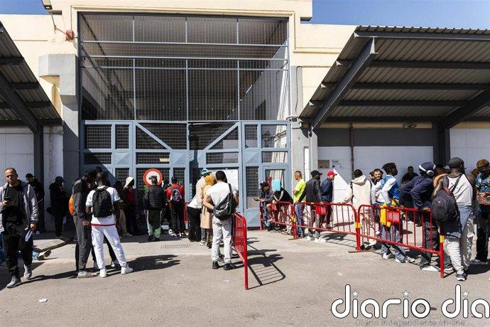 Las ONG atienden desde el Puerto de Almería a casi 200 inmigrantes en sus trámites de regularización y dan 900 citas más