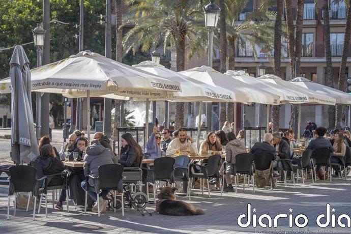 Las reservas de restaurantes se disparan un 16% en el puente del mayo impulsado por las escapadas a la costa