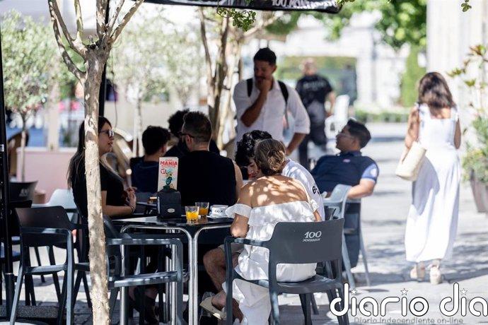 Las ventas del sector servicios aceleran su crecimiento en febrero al 1,6% y suman 23 meses de alzas