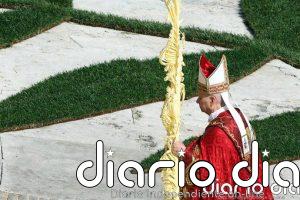 León XIV lavará los pies de 12 sacerdotes y cargará la Cruz en el Via Crucis en su primera Semana Santa como Papa
