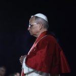 León XIV preside su primera Vigilia Pascual y llama a no dejarse "paralizar" por la guerra y la injusticia