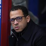 Liam Rosenior, destituido como técnico del Chelsea