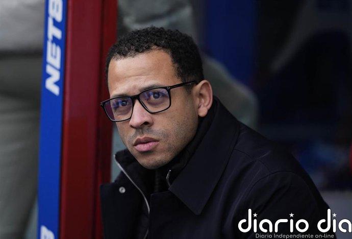 Liam Rosenior, destituido como técnico del Chelsea