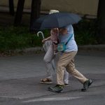 Lluvias, tormentas y olas pondrán mañana en aviso a seis CCAA, con las máximas en descenso en casi toda España