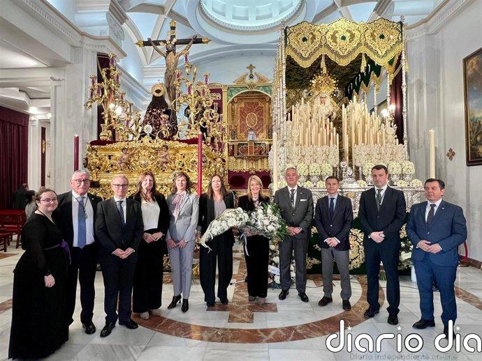 Loles López destaca la "enorme labor social de las hermandades" y desea que Huelva "disfrute" de su Semana Santa
