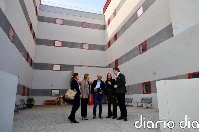 Loles López realiza una visita técnica a la nueva central de llamadas del Servicio Andaluz de Teleasistencia en Málaga