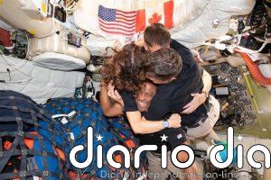 Los astronautas de Artemis II describen su viaje a la Luna como una experiencia "irrepetible" y "demasiado grande"