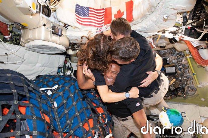 Los astronautas de Artemis II describen su viaje a la Luna como una experiencia "irrepetible" y "demasiado grande"