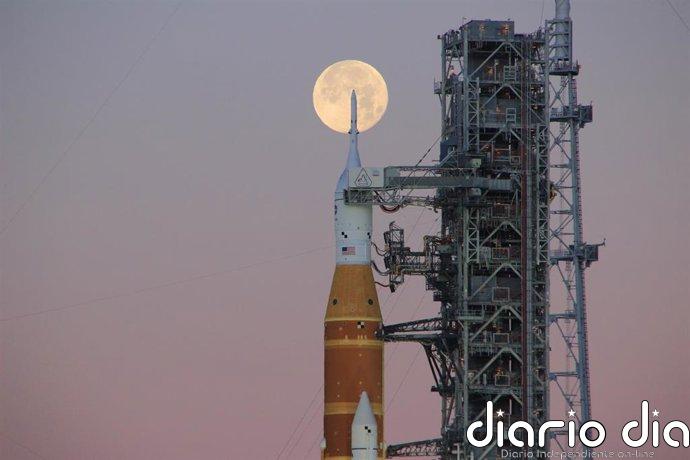Los astronautas de la misión Artemis II reciben una última sesión informativa y se colocan sus trajes espaciales