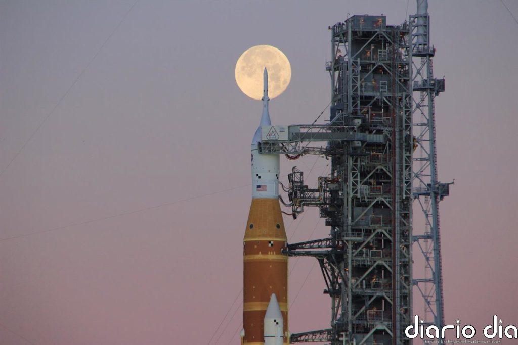 Los astronautas de la misión Artemis II reciben una última sesión informativa y suben a la nave