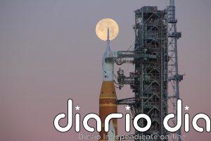 Los astronautas de la misión Artemis II reciben una última sesión informativa y suben a la nave