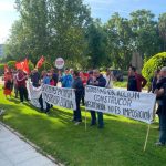 Los gruistas en huelga se concentran ante la Junta y la Subdelegación en Córdoba para pedirles que intermendien