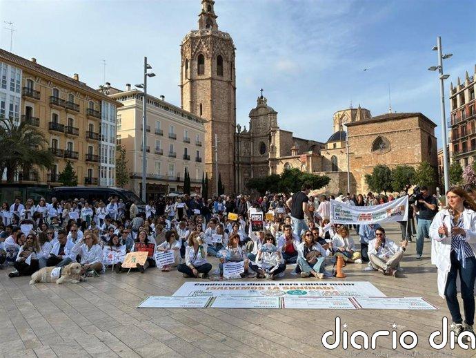 Los médicos valencianos protestan para exigir el estatuto propio: "No aceptamos más parches ni más excusas"