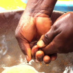 Los mineros artesanales del oeste de Kenia se alejan del mercurio