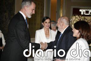 Los Reyes despiden a Diego Carcedo, "voz del periodismo internacional y testigo de la historia"