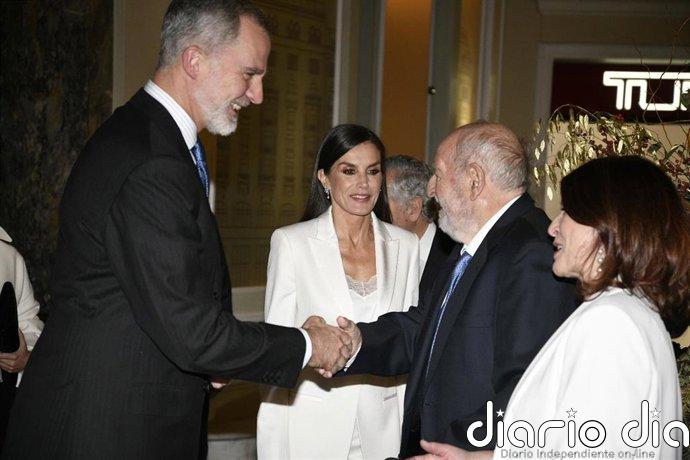 Los Reyes despiden a Diego Carcedo, "voz del periodismo internacional y testigo de la historia"