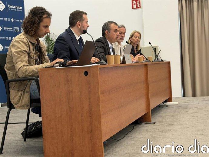 Los secretarios de centros educativos recibirán formación en el programa Llull de gestión integral
