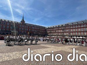 Los tambores de la Semana Santa zaragozana retumban en la plaza Mayor de Madrid