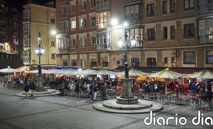 Los vecinos de Pombo y Cañadío, "indignados" por el retraso de la ordenanza de terrazas: "Es una estrategia"
