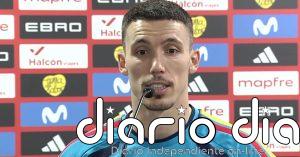 Louzán y los jugadores de la selección rechazan los cánticos xenófobos de Cornellá