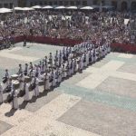 Madrid celebra su tamborrada del Domingo de Resurrección en la Plaza Mayor