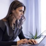 Madrid saca pecho de su liderazgo en las listas de espera quirúrgicas y ante el «disgusto» de Mónica García