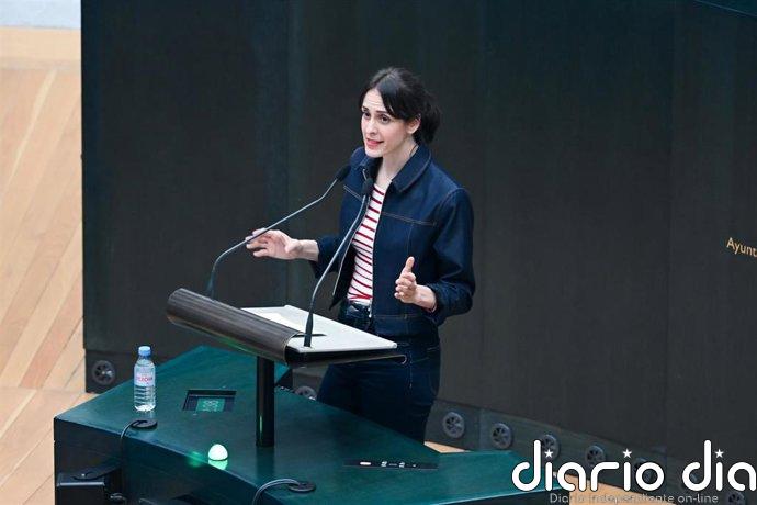 Maestre replica a Almeida que se compromete a "no trabajar con fondos buitres" y subir IBI a titulares de tres viviendas